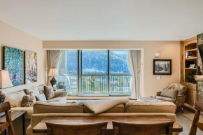 Few Minutes from Ski Resorts, Shuttle, Garage, and Beautiful Views! condo